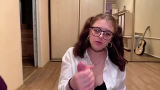 Учитель ебет молодую русскую студентку в очках раком за незнание предмета