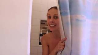 В ванной комнате сексом занялись мать и сынок