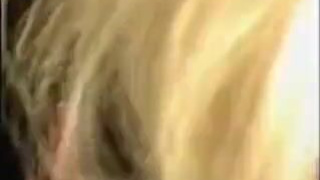 Трах блондинки с большим черным ебарем в любительском видео крупным планом