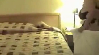 Любительское видео черного мужика, трахающего девушку и кончающего в пизду